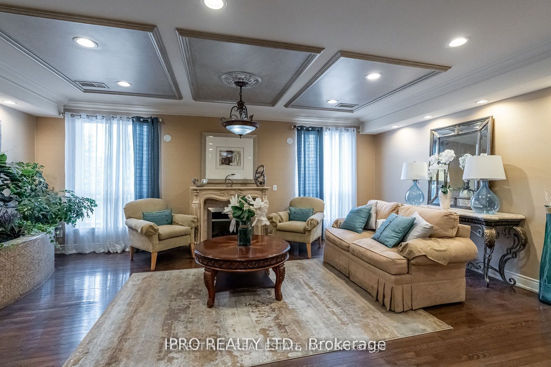 1 Maison Parc Court 212