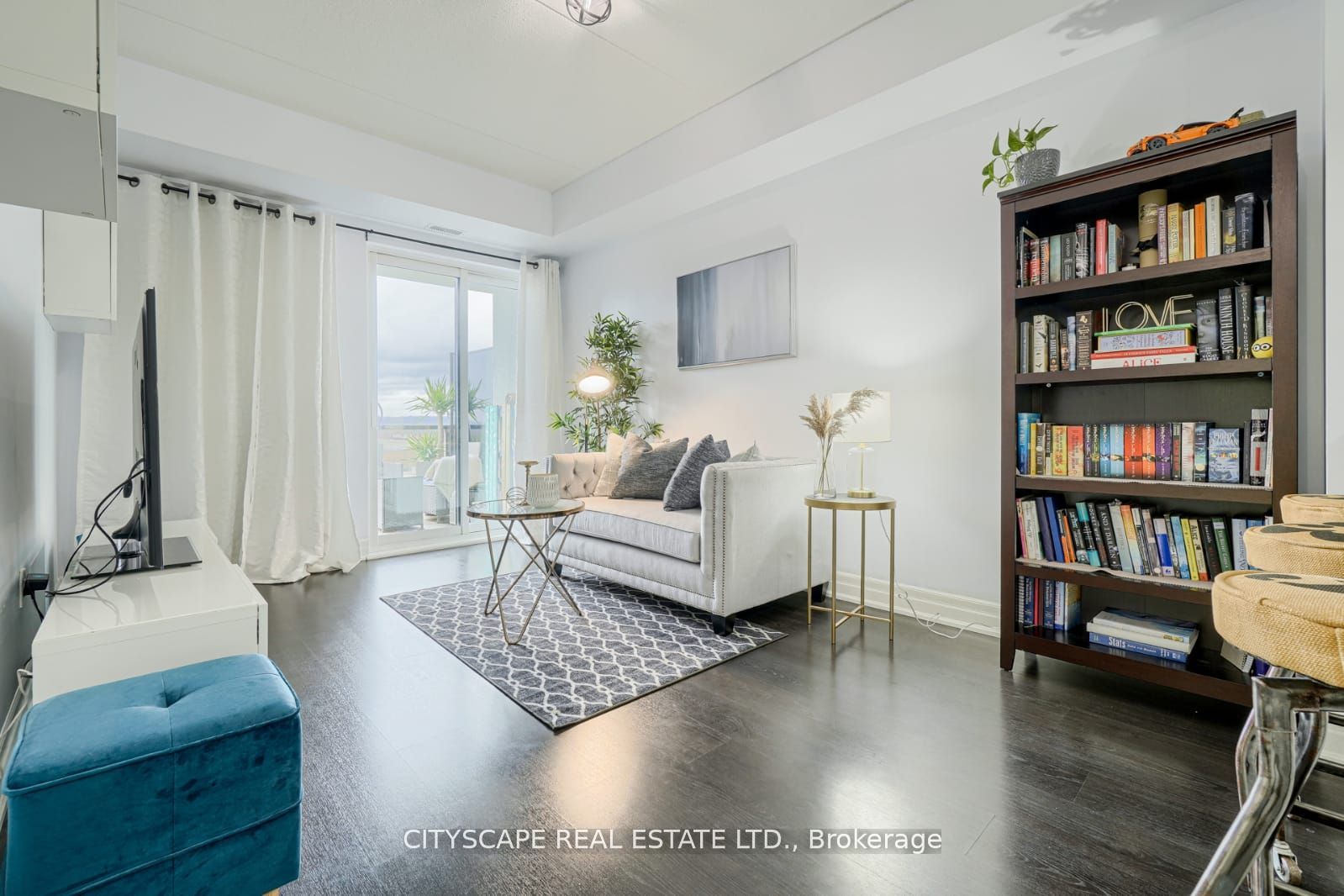 620 Sauve Street 403