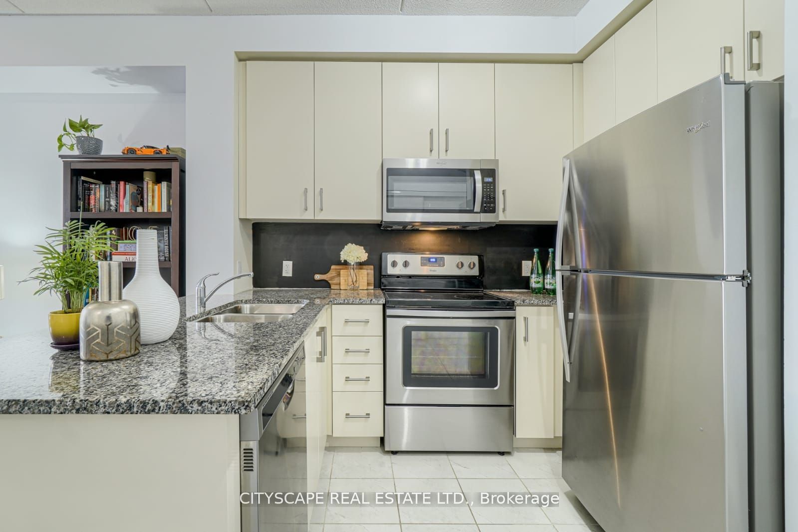 620 Sauve Street 403