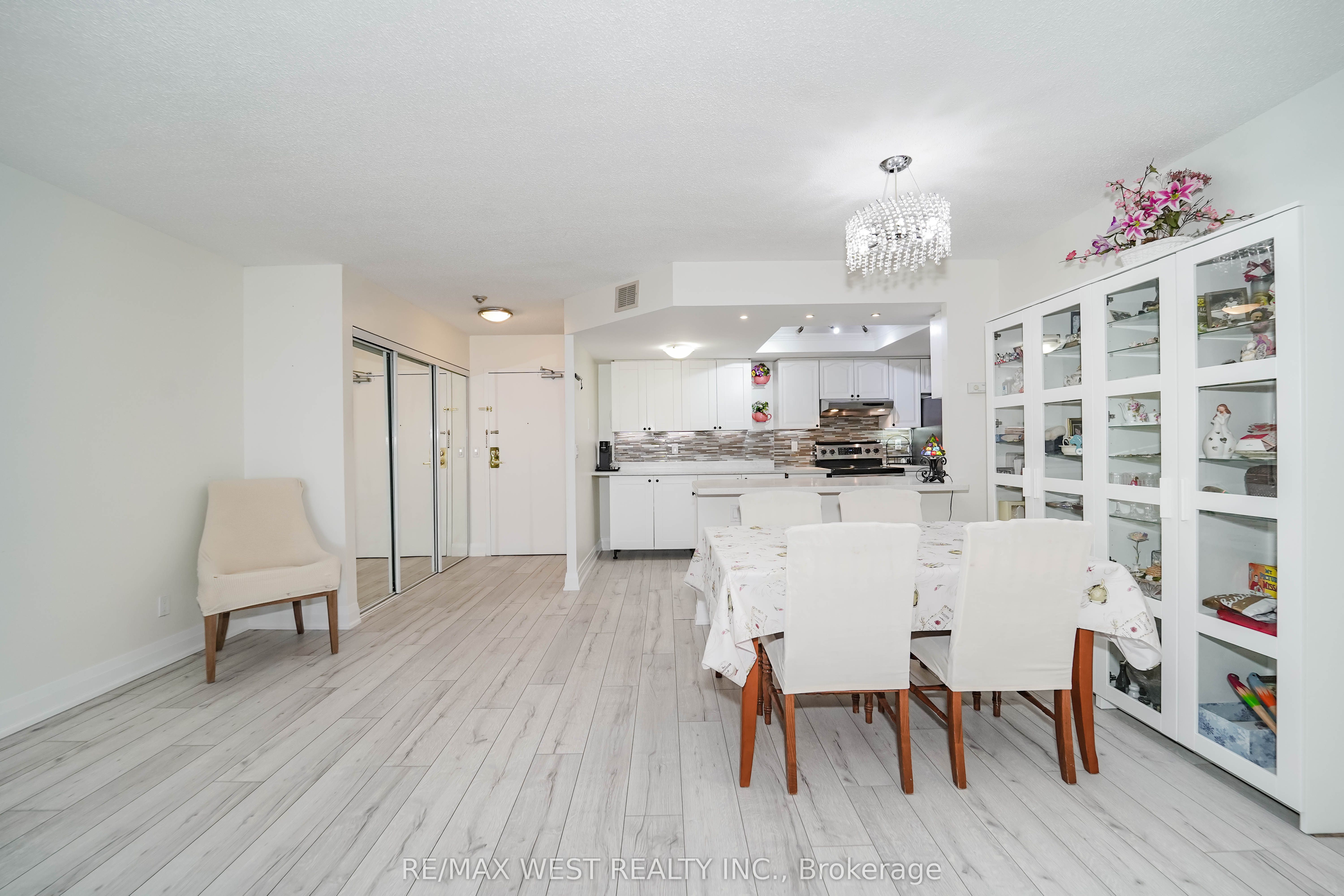 33 Weldrick Road E 501
