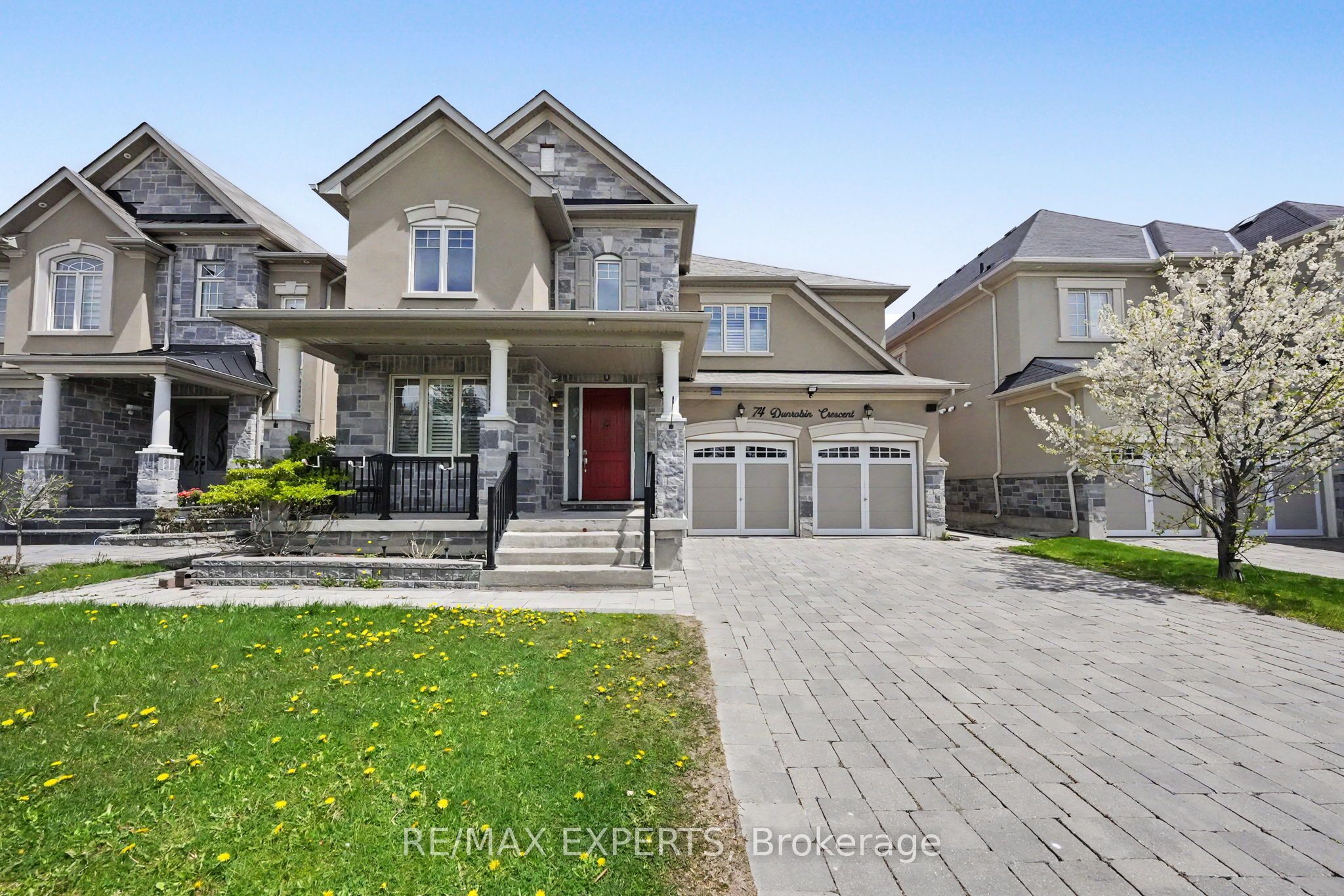 74 Dunrobin Crescent
