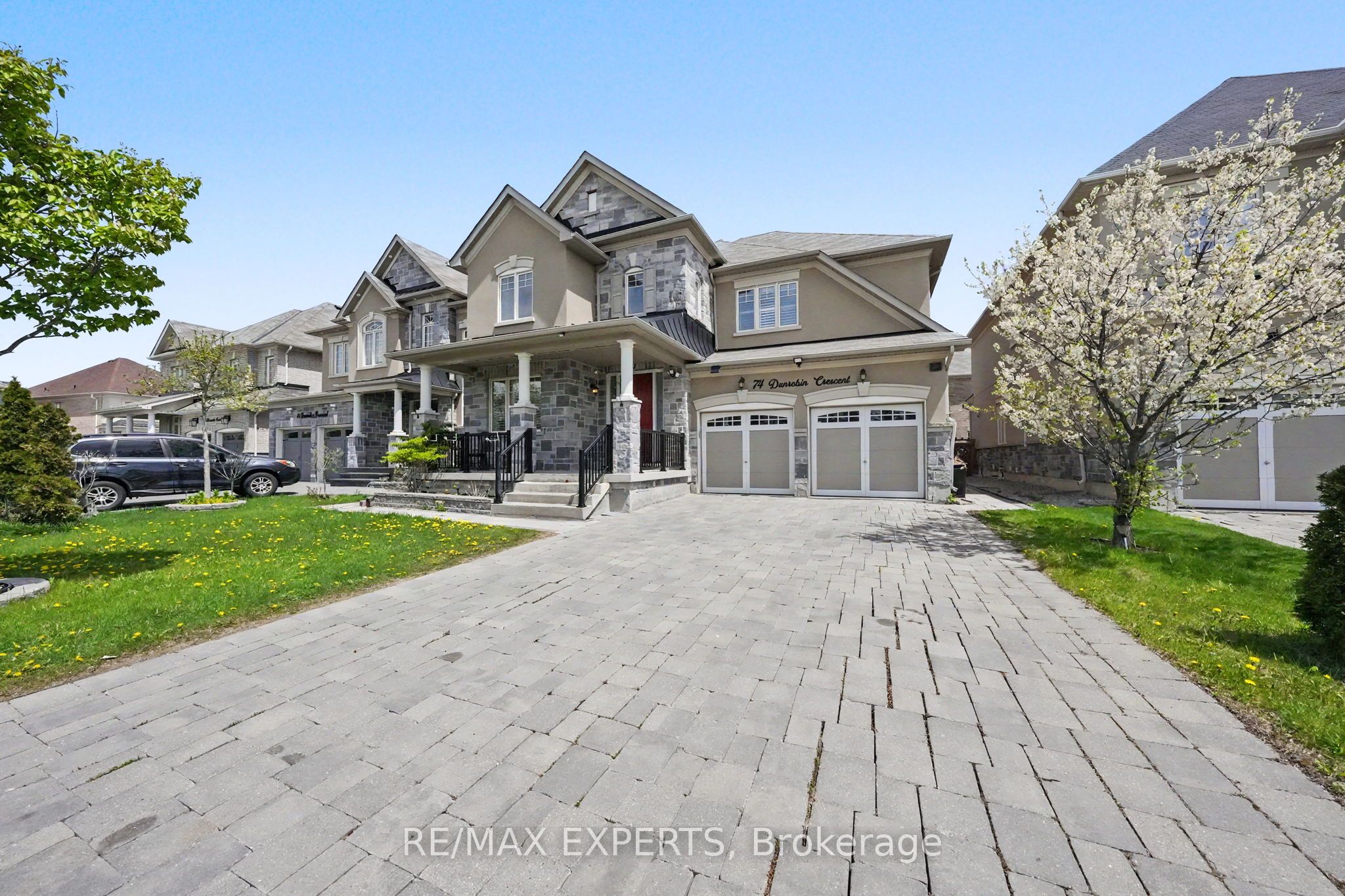 74 Dunrobin Crescent