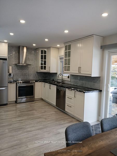 6807 Gracefield Drive W