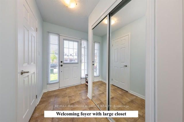 925 Hasselfeldt Heights