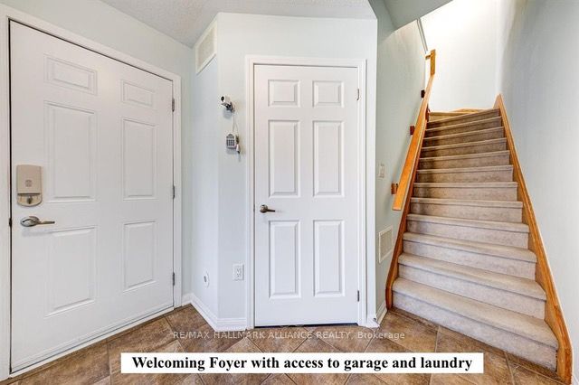 925 Hasselfeldt Heights