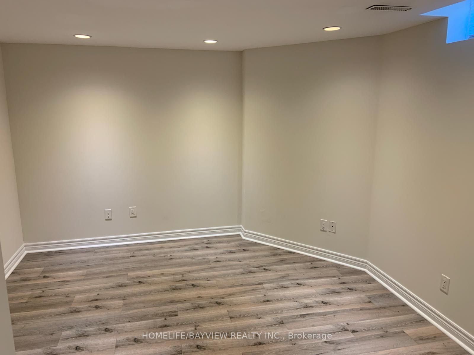 52 casa grande (basement) Street
