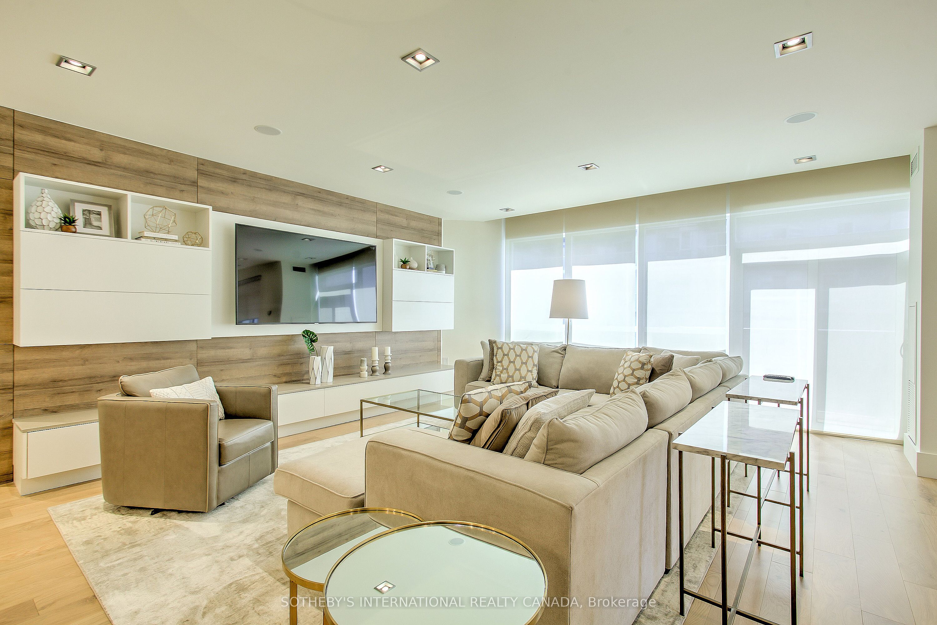 20 Blue Jays Way 2101