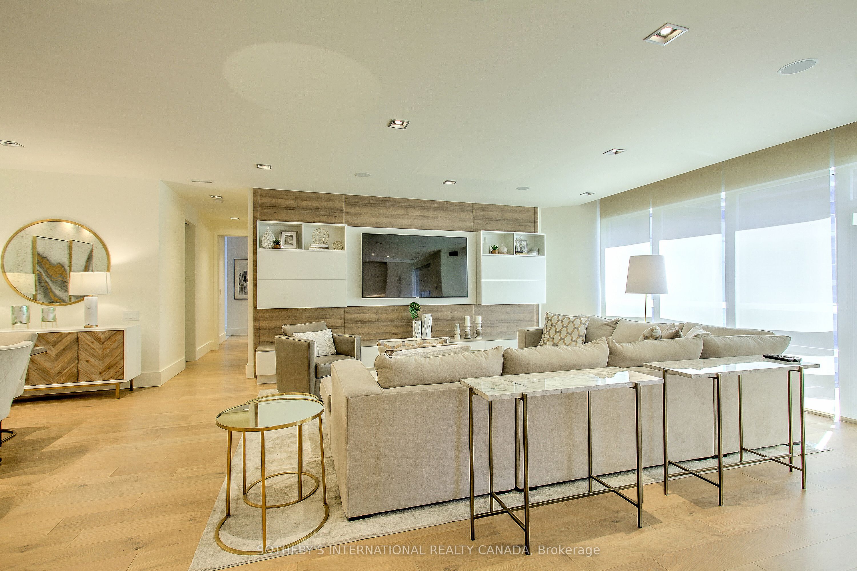 20 Blue Jays Way 2101