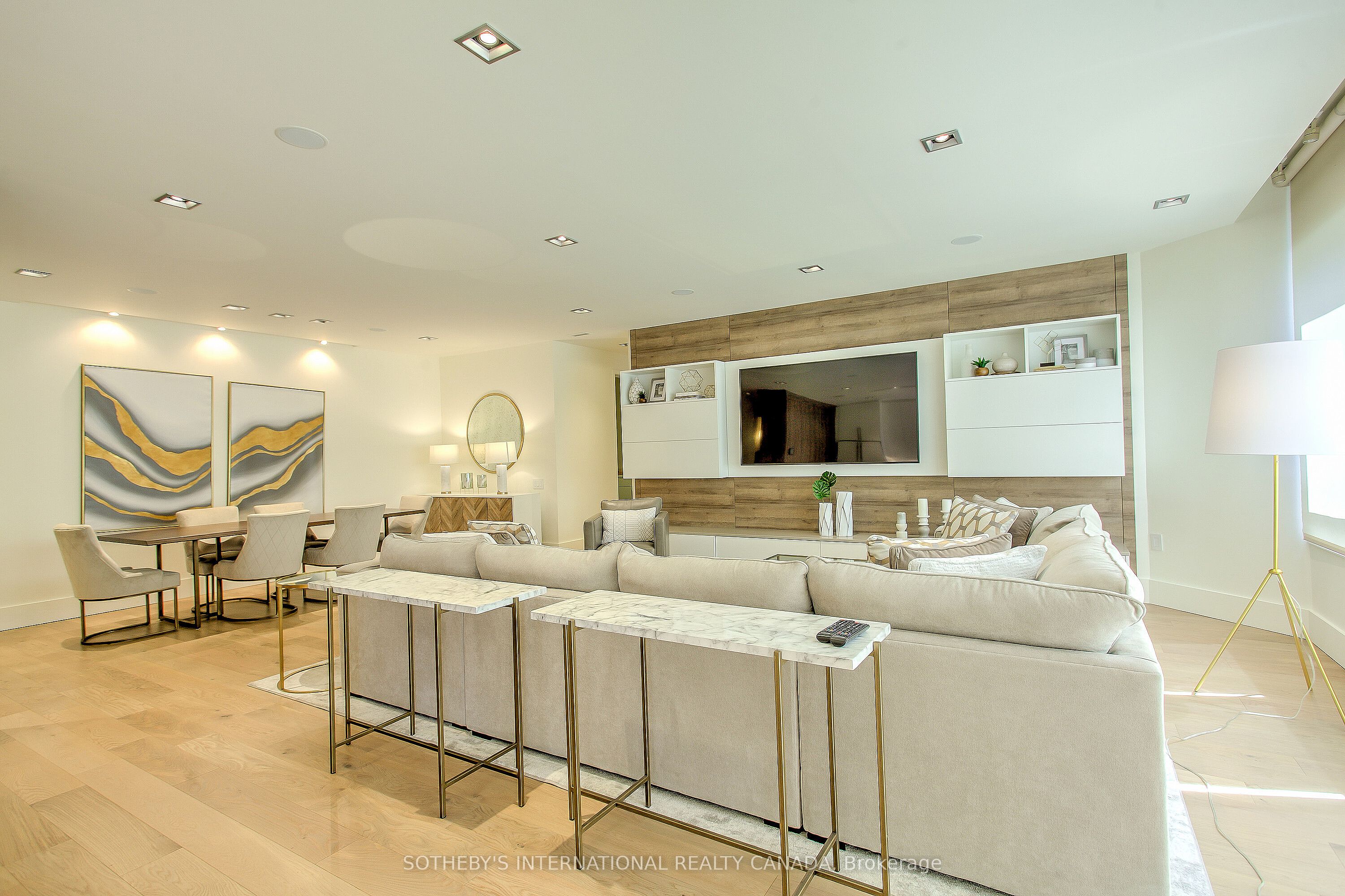 20 Blue Jays Way 2101