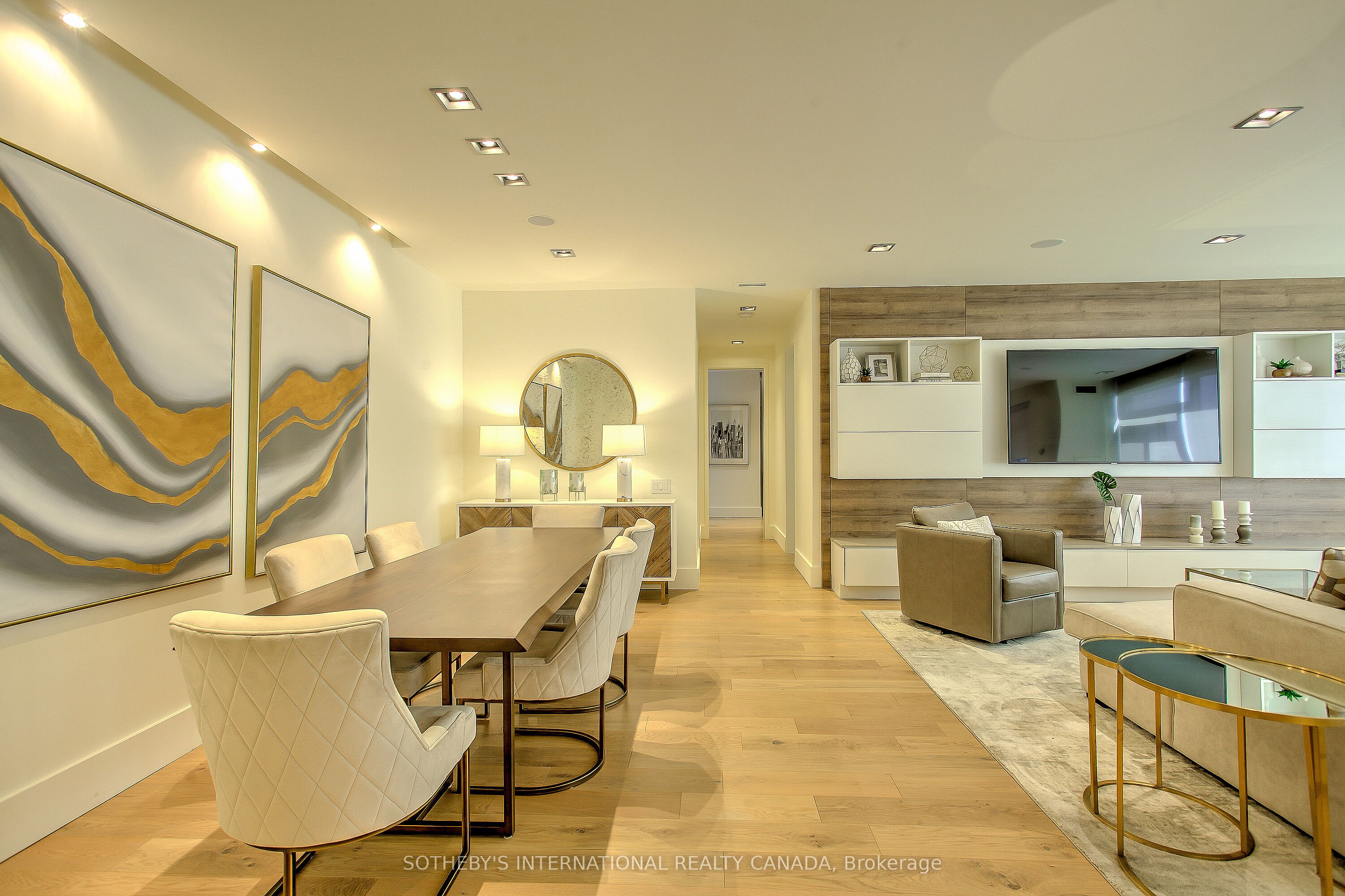 20 Blue Jays Way 2101