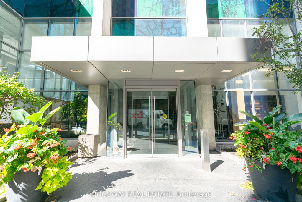 Photo of 38 Grenville Street #2706, Toronto, ON M4Y 1A5 (MLS # C12434524)