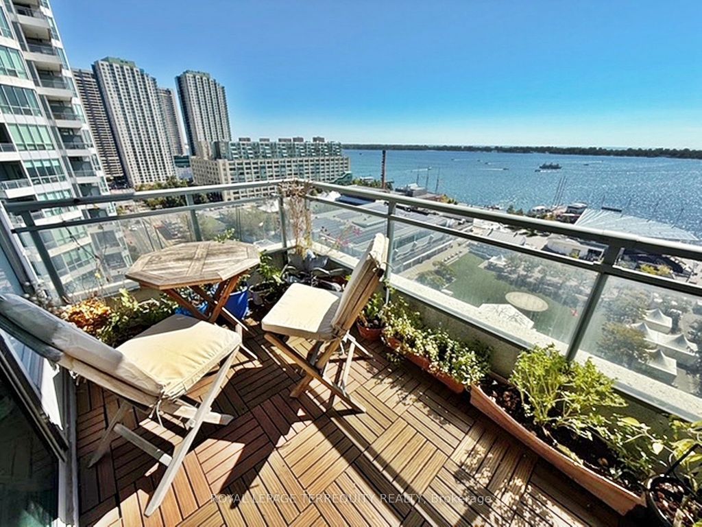 Photo of 230 Queens Quay W #1818, Toronto, ON M5J 2Y7 (MLS # C12407895)