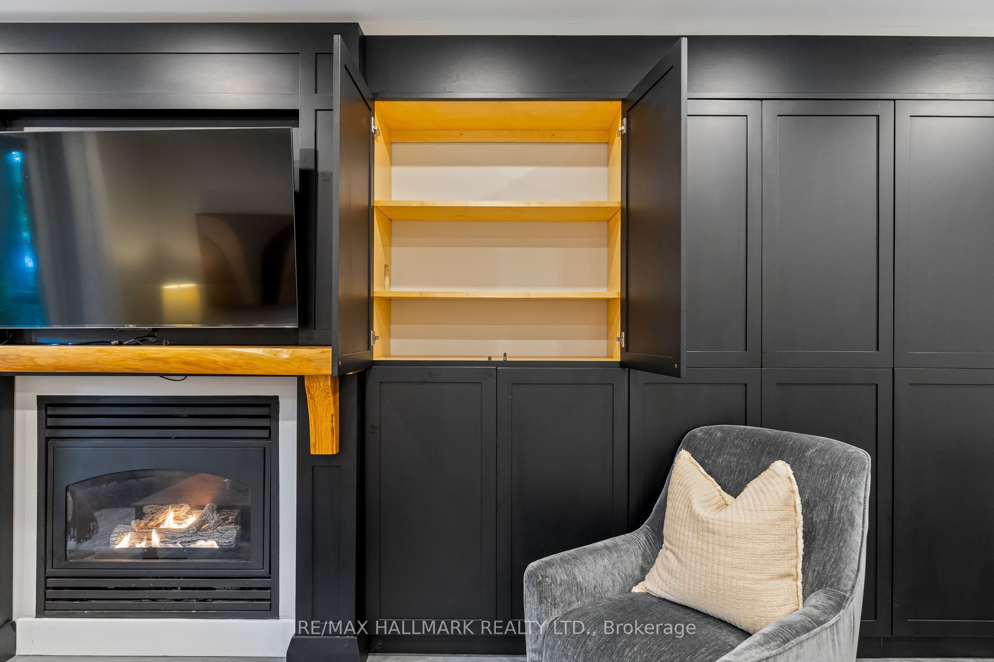 2365 Queen Street E 201