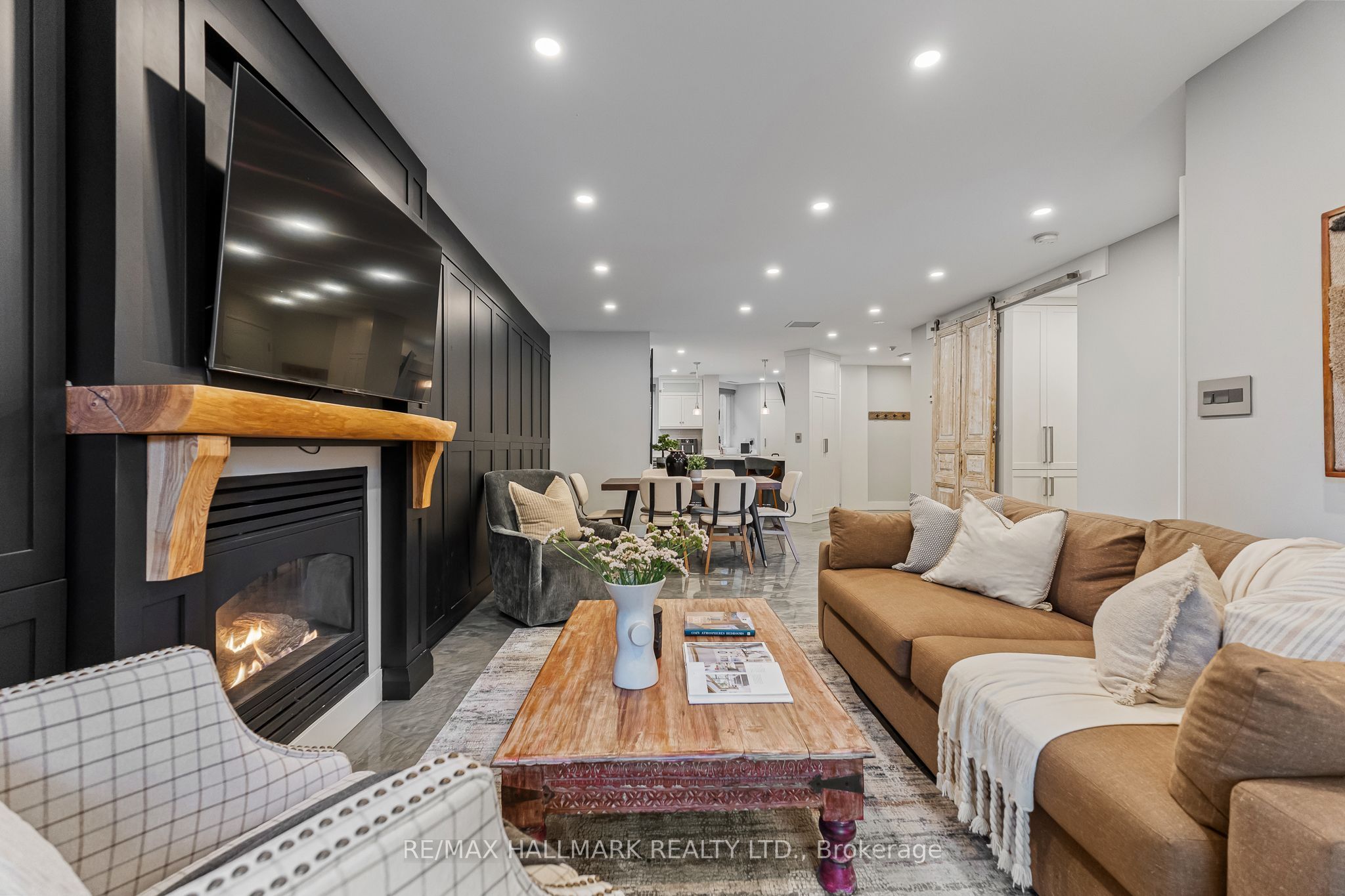 2365 Queen Street E 201
