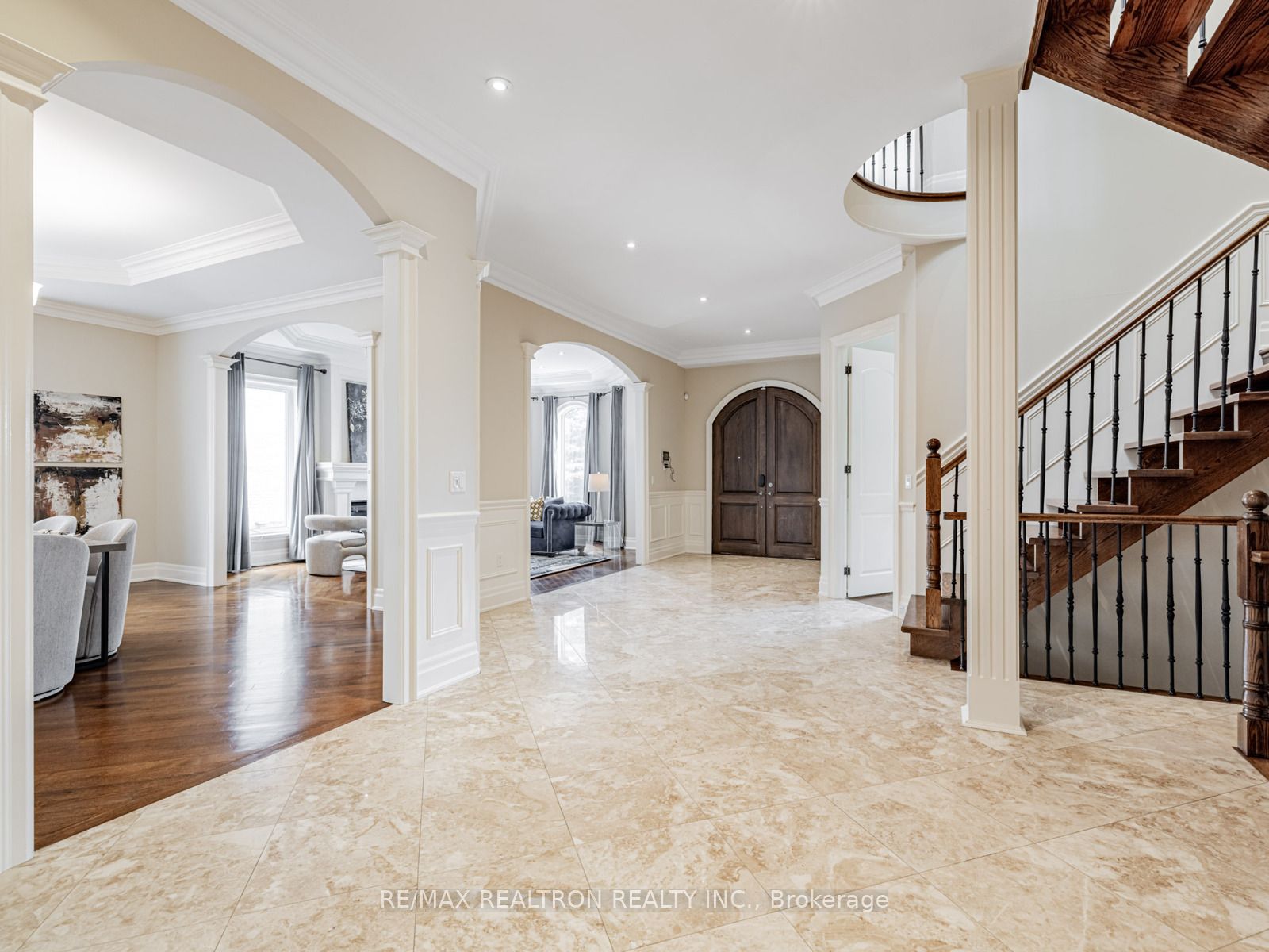 12 Orlon Crescent