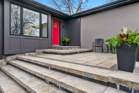 Photo of 68 Glenmanor Drive N, Oakville, ON L6K 2B4 (MLS # W12656274)