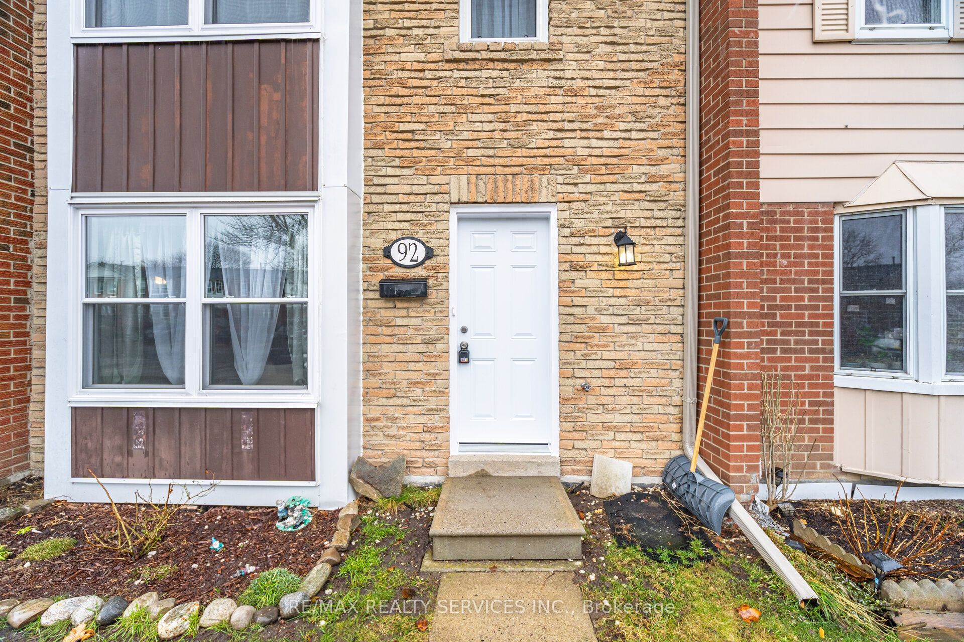 900 Central Park Drive 92