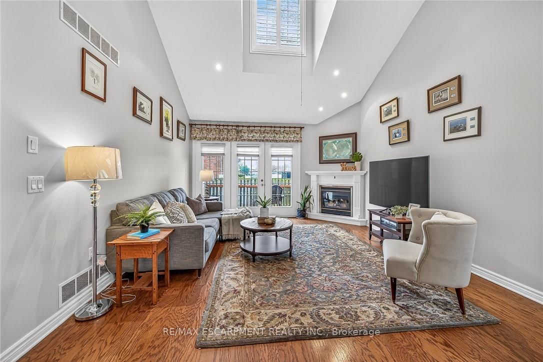 1041 Pine Street S 22