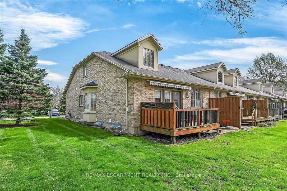 1041 Pine Street S 22