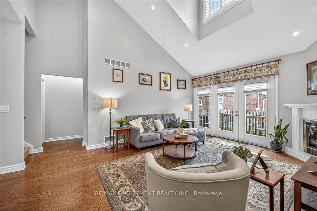 1041 Pine Street S 22