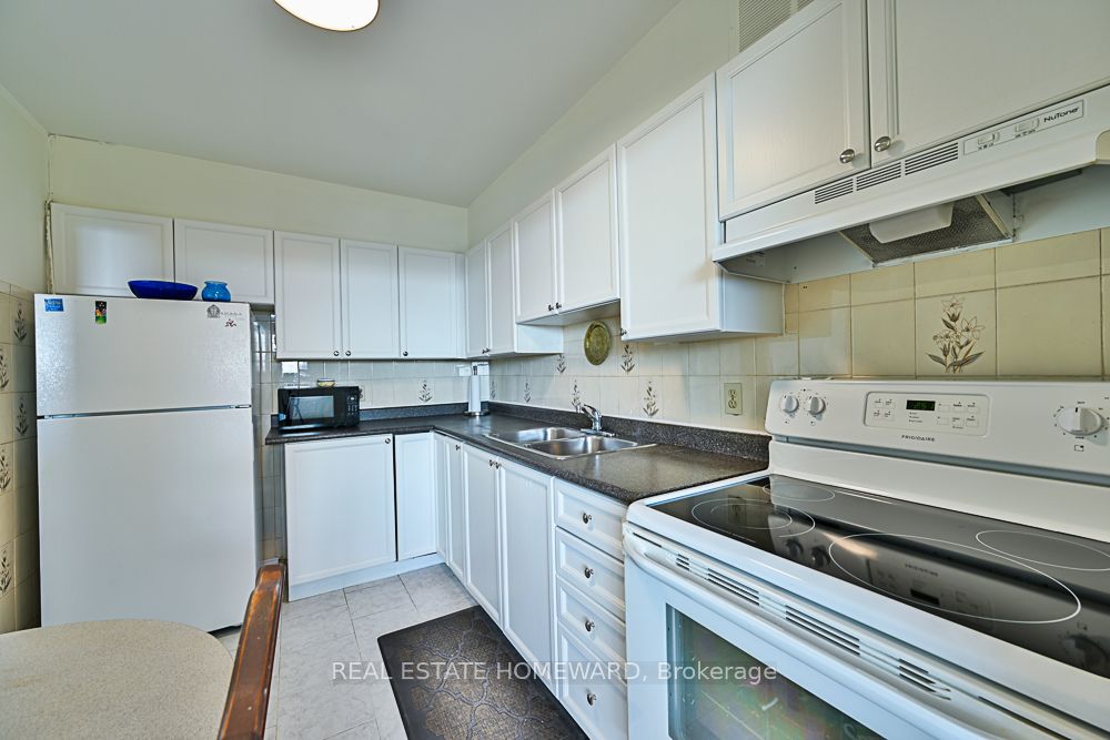 2550 Pharmacy Avenue 1015