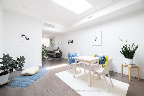 2076 Dundas Street W 101 Toronto ON M6R 1W9