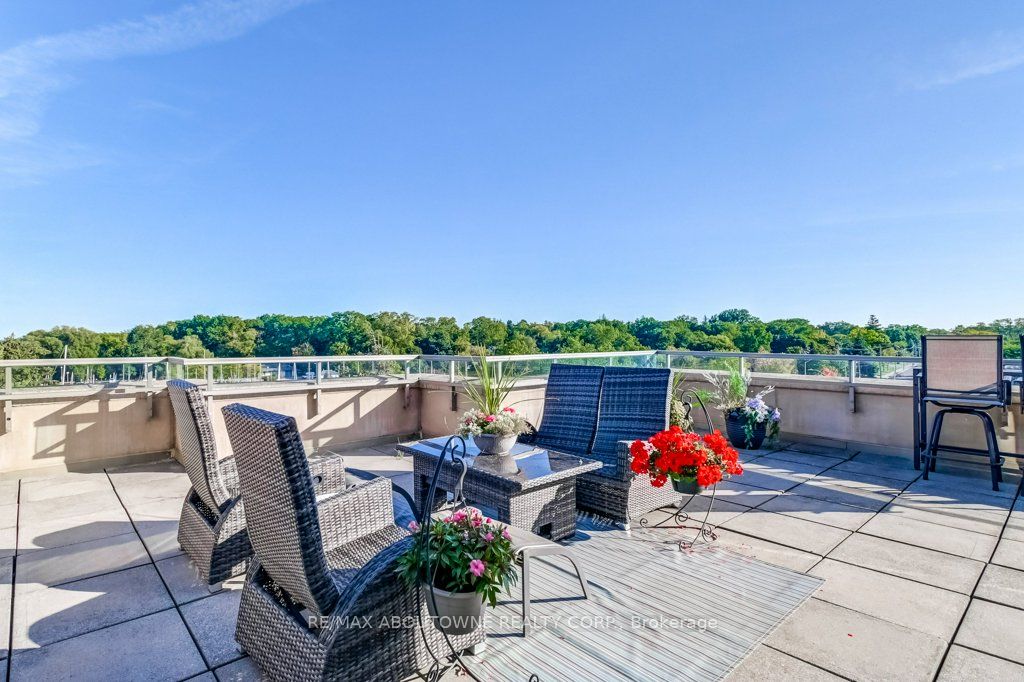2511 Lakeshore Road W 519