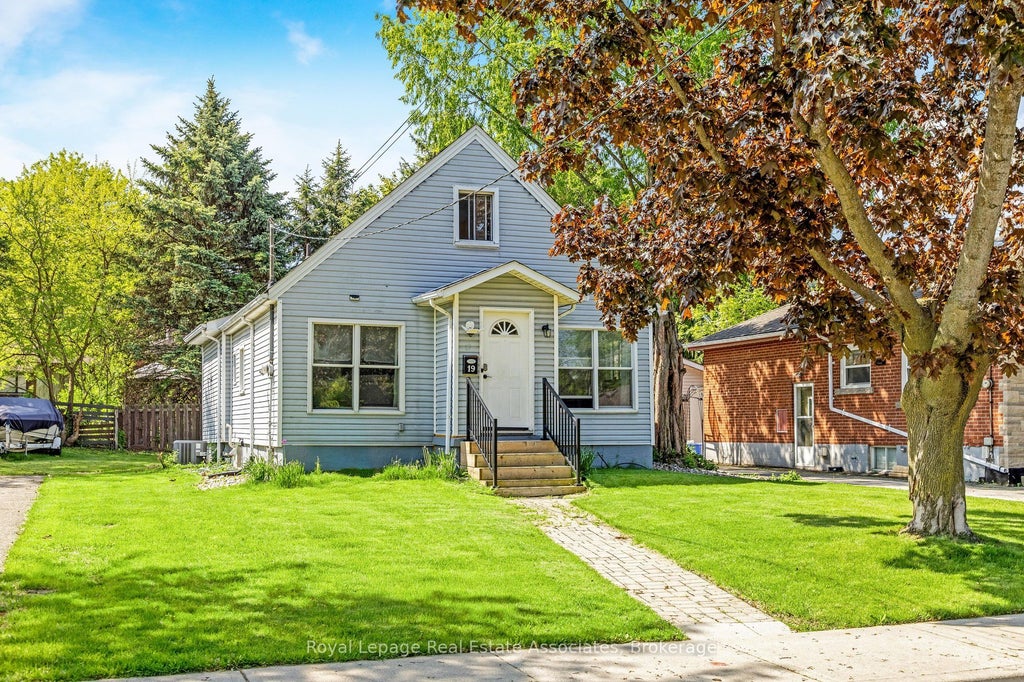 Photo of 19 Beaucourt Road, Hamilton, ON L8S 2R1 (MLS # X13206972)