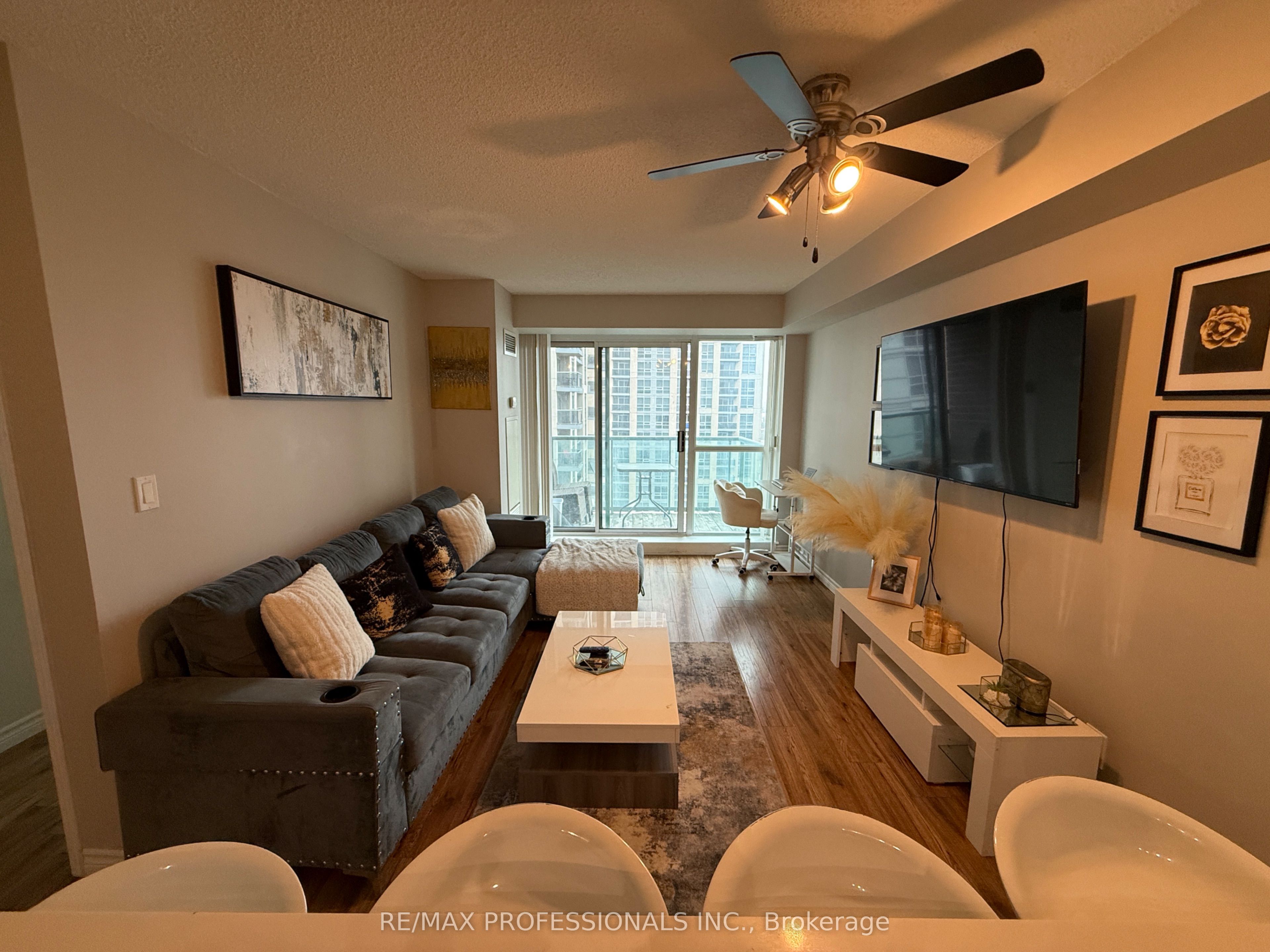 7 Michael Power Place 1406