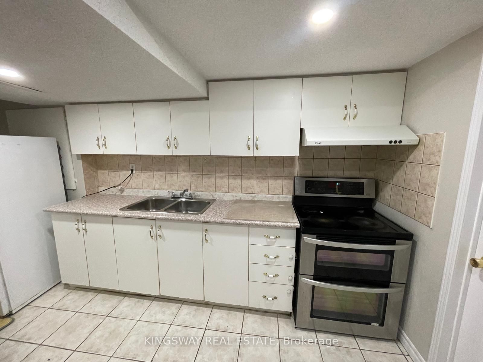 803 Khan Crescent Bsmt