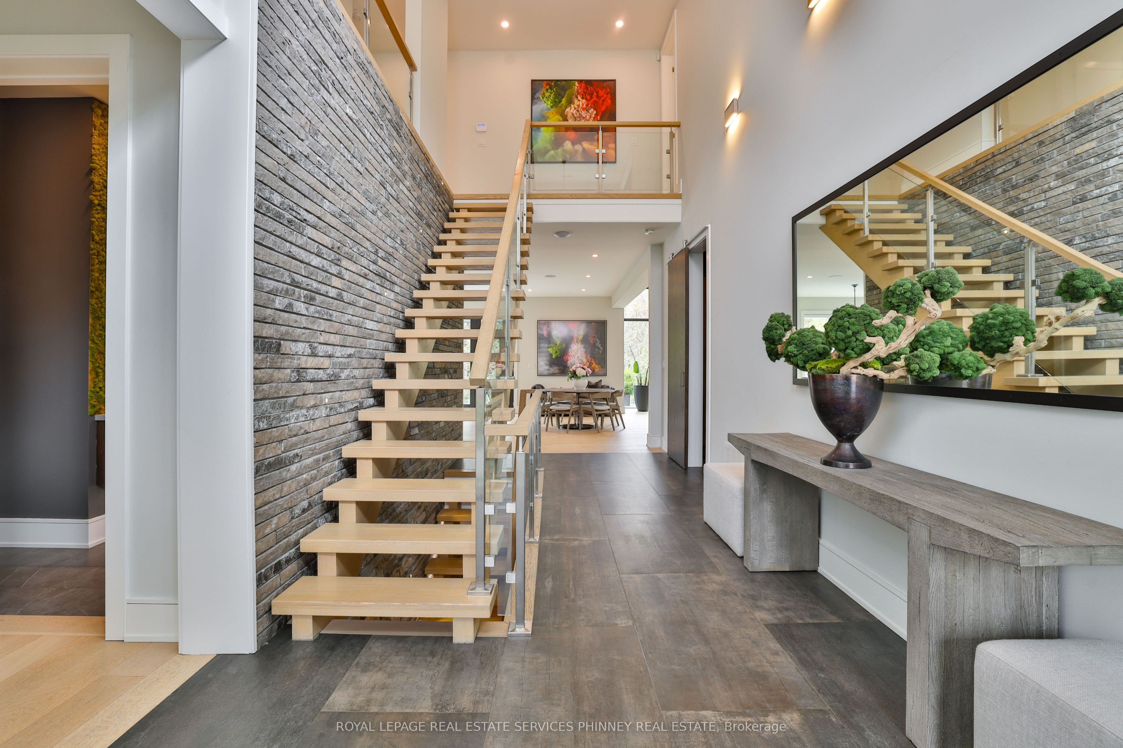 1102 Crestview Street
