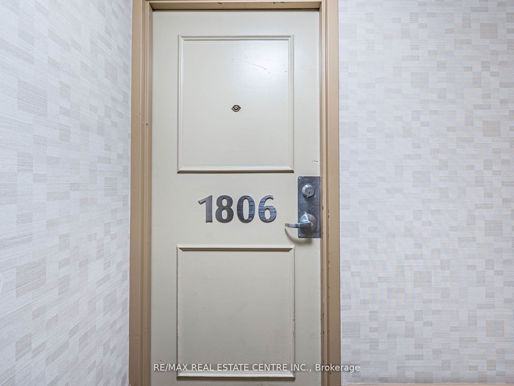 Photo of 735 Don Mills Road #1806, Toronto, ON M3C 1T1 (MLS # C12632168)