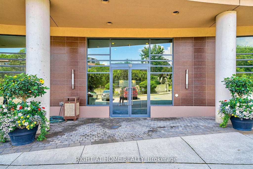 Photo of 18 Valley Woods Road #813, Toronto, ON M3A 0A1 (MLS # C13612776)