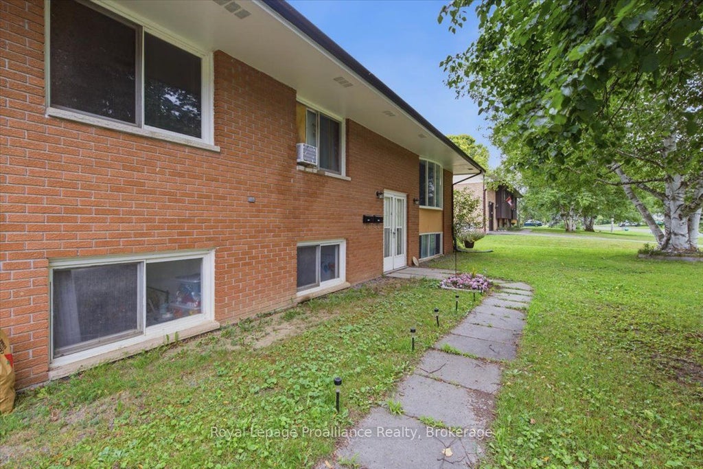 Photo of 270 Colonial Road, Belleville, ON K8R 1B9 (MLS # X13644612)