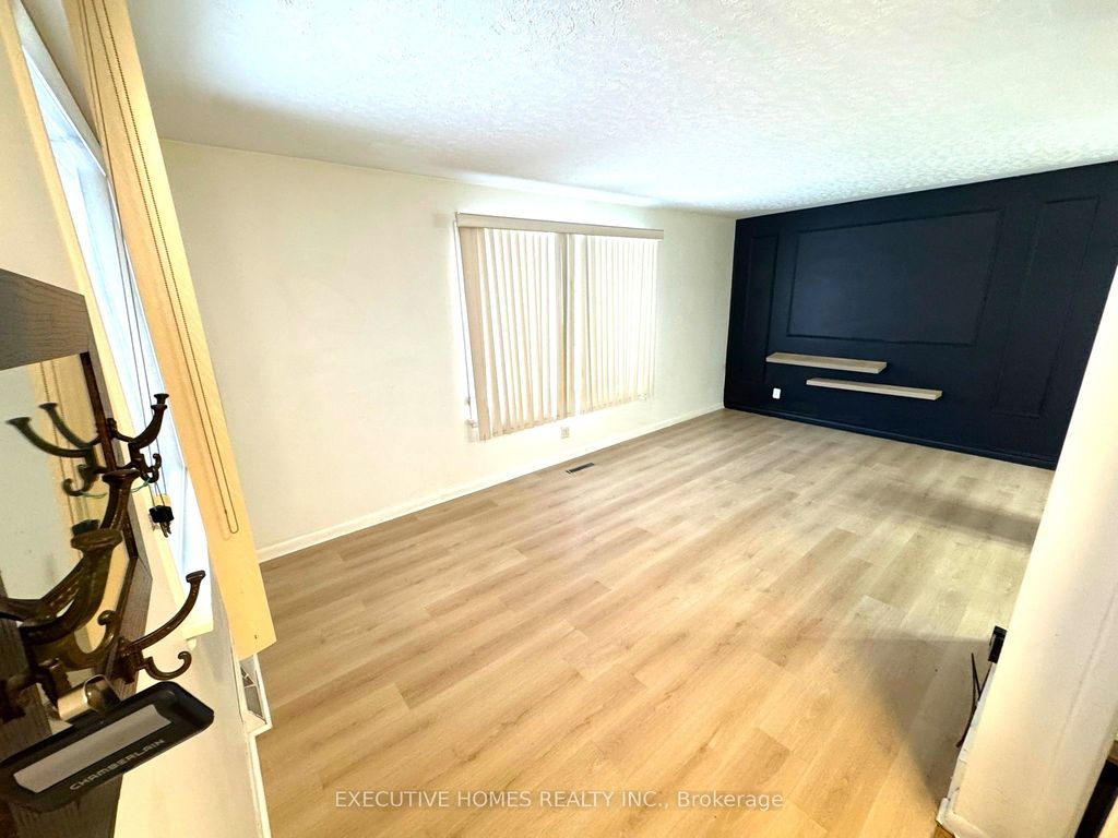 Photo of 336 Kingsway Avenue, Thunder Bay, ON P7E 2A5 (MLS # X12653344)