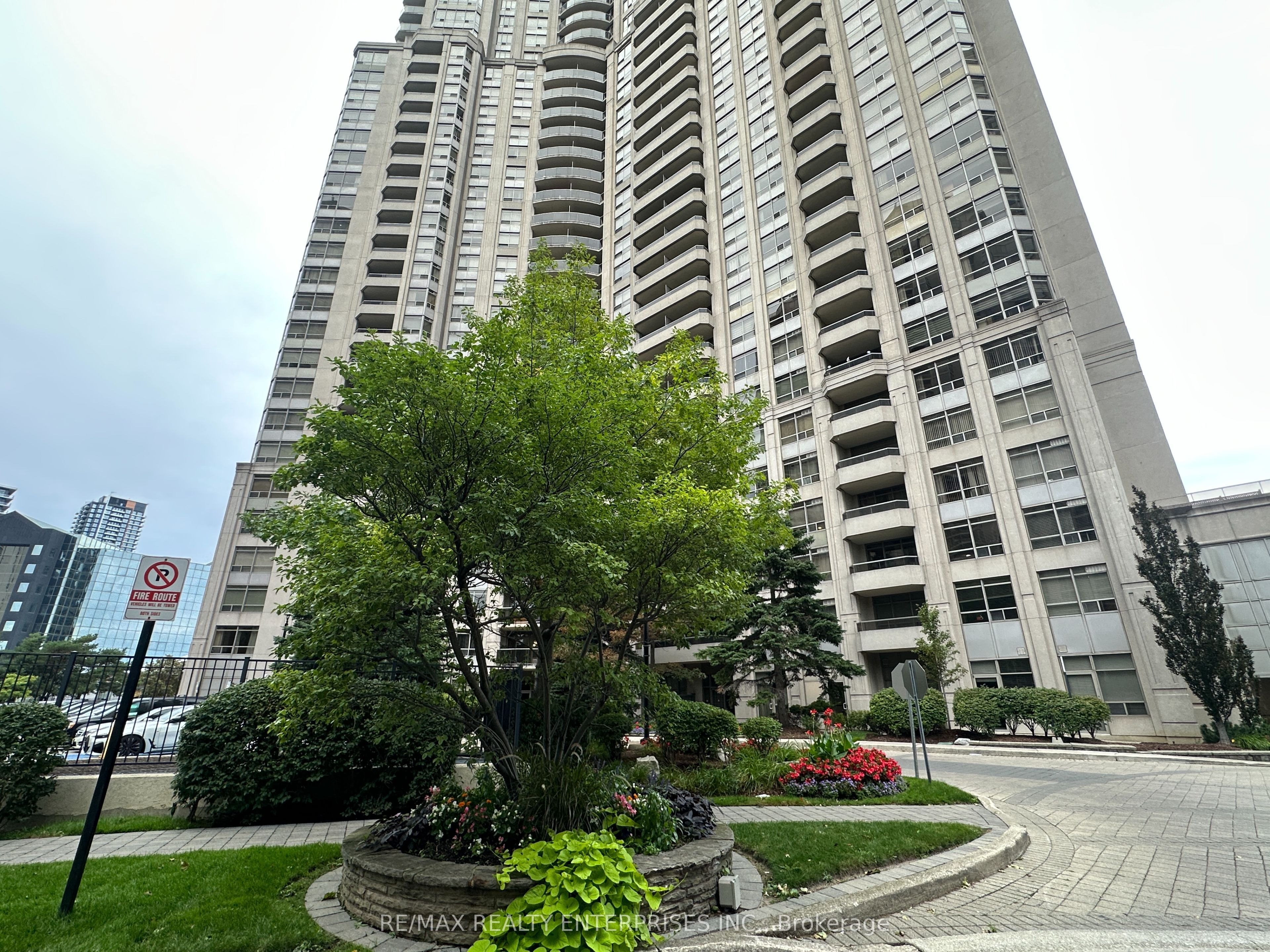 35 Kingsbridge Garden Circle W 711