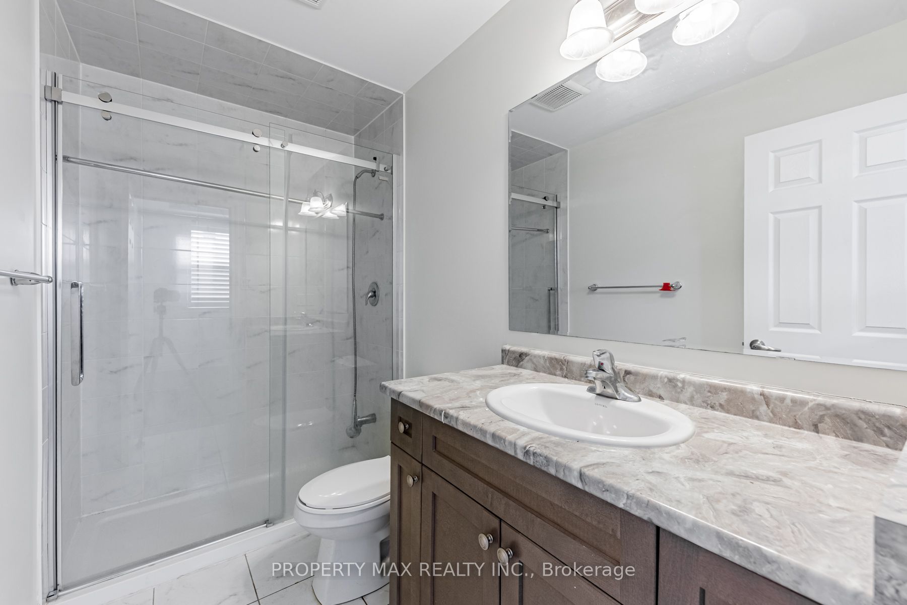 8 Thomas Swanson Street