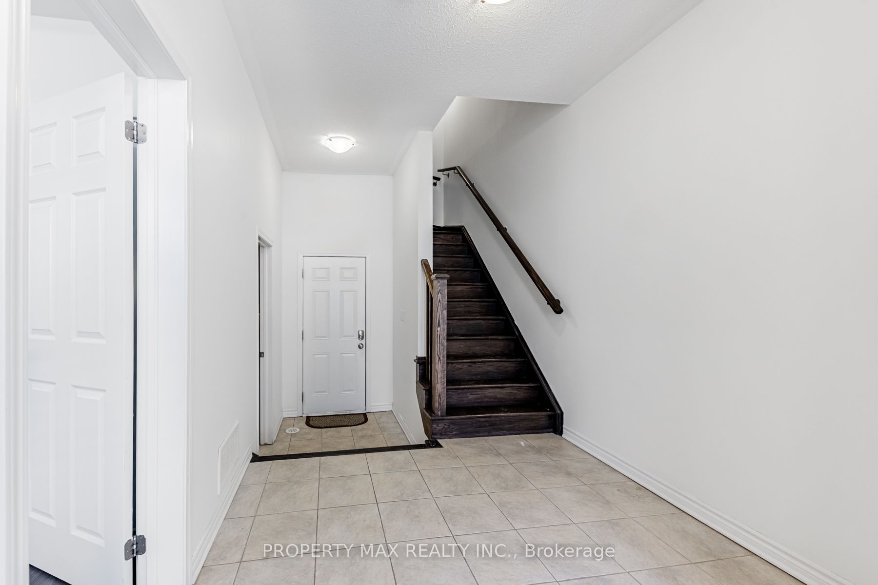 8 Thomas Swanson Street