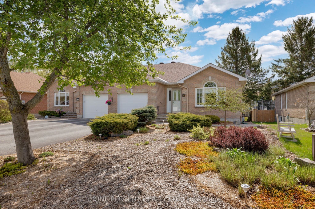 Photo of 18 Dr Gordon Crescent, North Grenville, ON K0G 1J0 (MLS # X13619388)