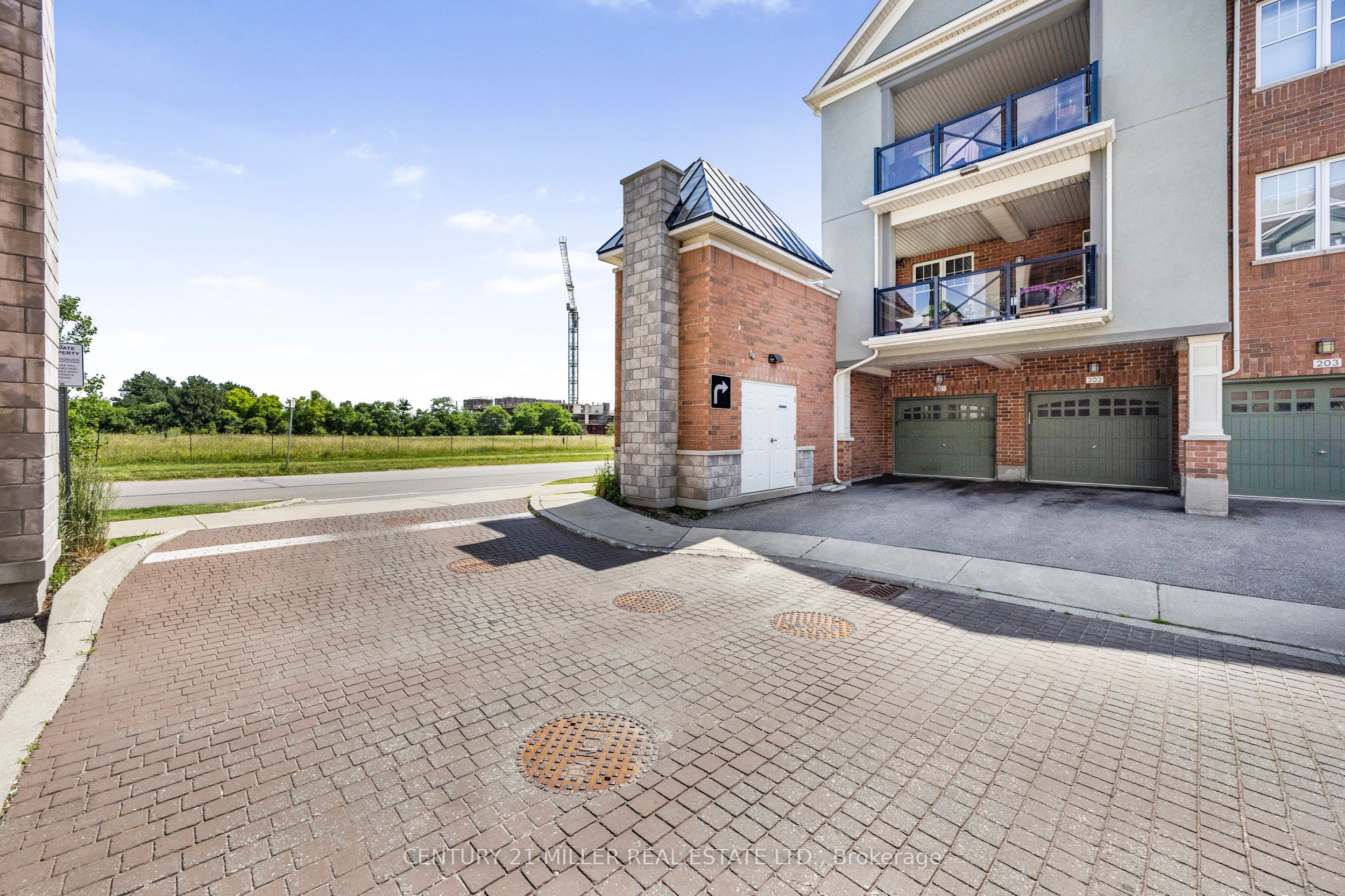 275 Roxton Road 201