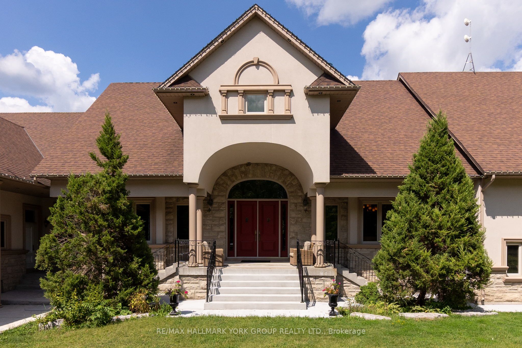 2 Kingswood Drive