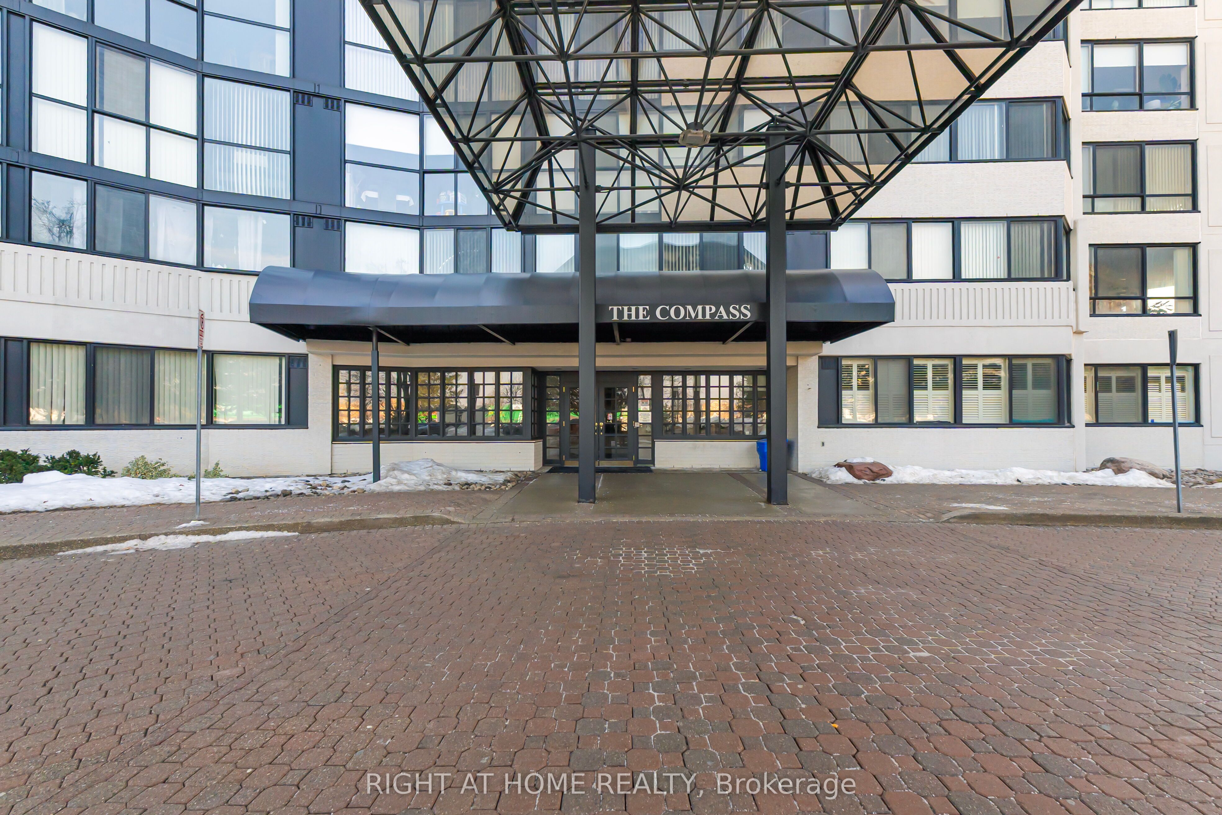 1360 Rathburn Road E 1507