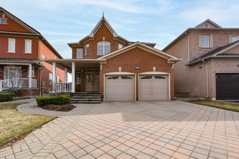 1382 Avon Drive Mississauga ON L5N 7Z3
