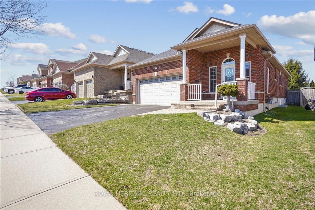 Photo of 38 Bingham Gate, Clarington, ON L1E 3K3 (MLS # E12988862)
