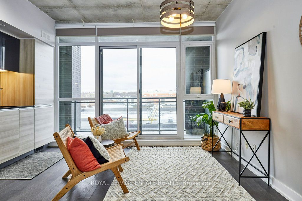 1190 Dundas Street E 525