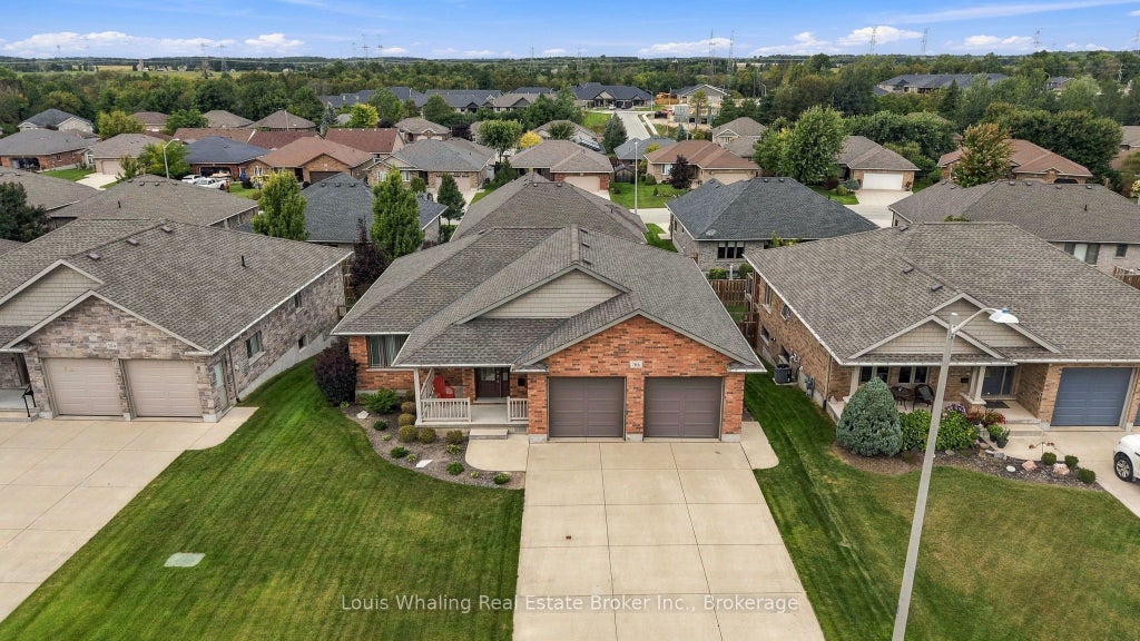 Photo of 766 15th Street, Hanover, ON N4N 3W7 (MLS # X13790150)