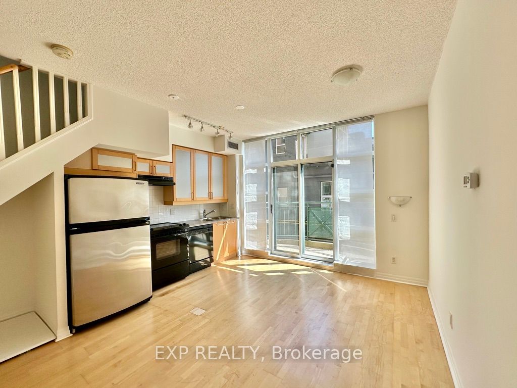 901 Queen Street W 201