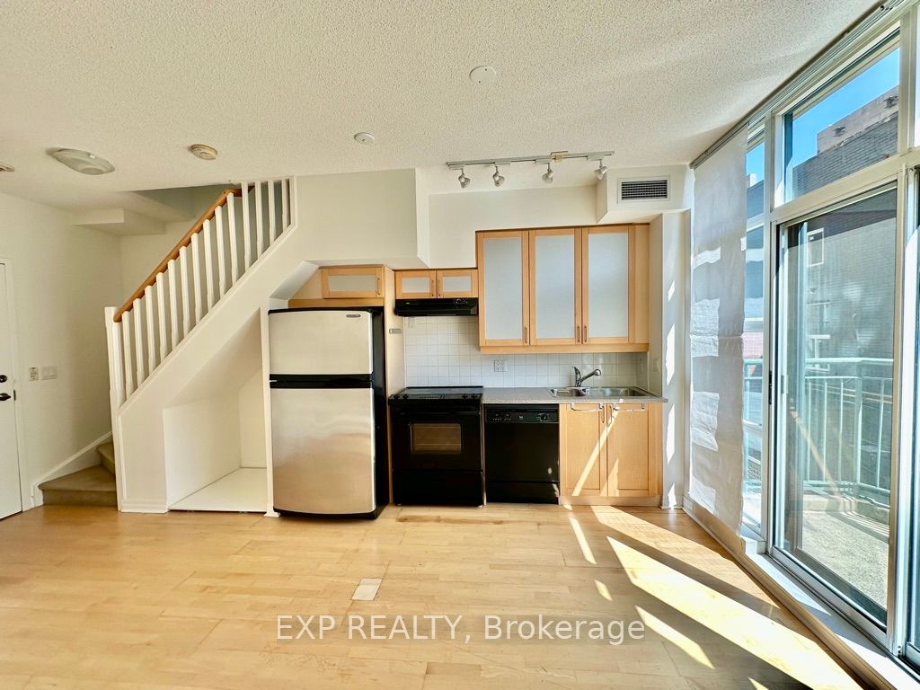 901 Queen Street W 201