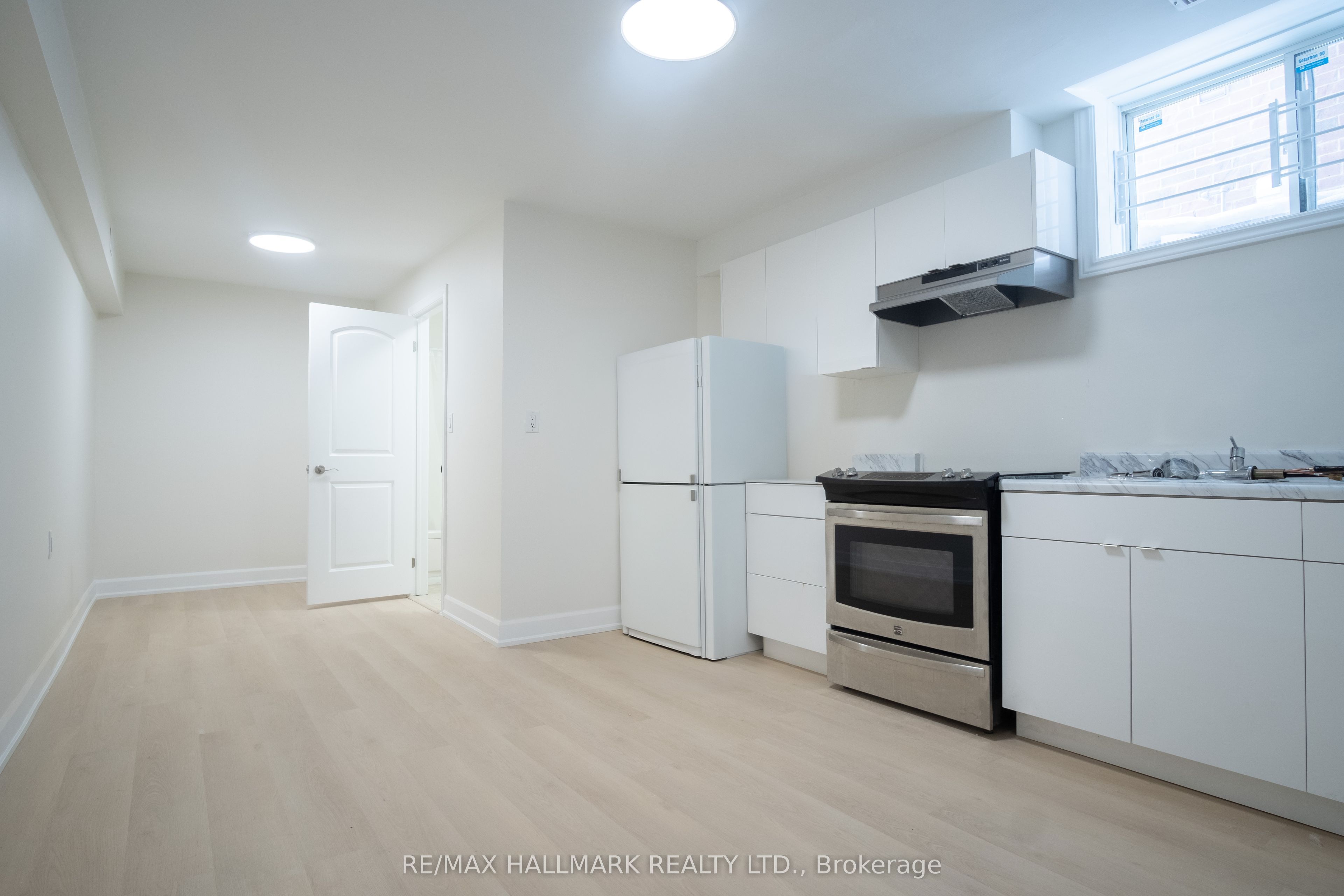 Photo 1 of 12 — 118 Fairholme Avenue Basement 1, Toronto, ON M6B 2W9