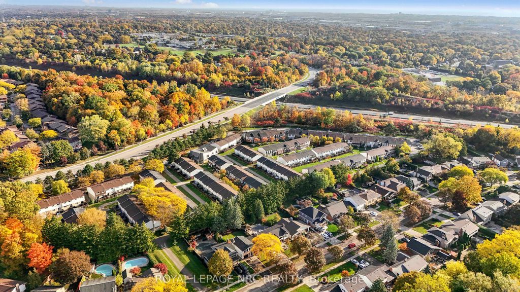 Photo of 2232 Upper Middle Road #4, Burlington, ON L7P 2Z9 (MLS # W12481639)